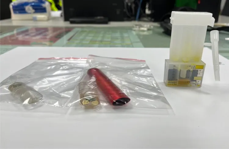 嫌犯所持「喪屍煙彈」毒品與吸食用主機。翻攝畫面