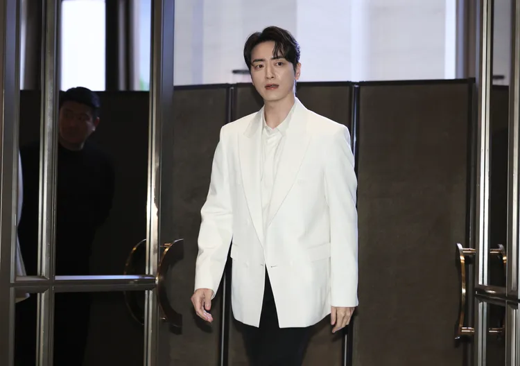 李浚赫以白馬王子之姿帥氣登場。彭欣偉攝