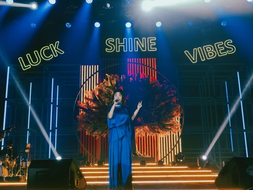 丁噹發功圈粉!時隔7年赴菲開唱 台下聽嘸卻嗨到老闆傻眼