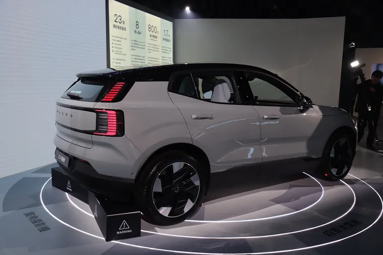 車體結構則採用高剛性硼鋼打造，並標配7具安全氣囊，成功獲得Euro NCAP五星安全評價。林浩昇攝