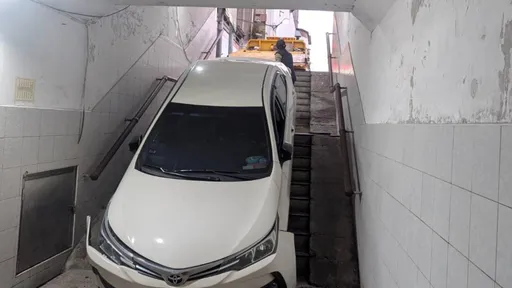 太扯啦!新北63歲女開「神車」跑Uber 誤闖行人地下道
