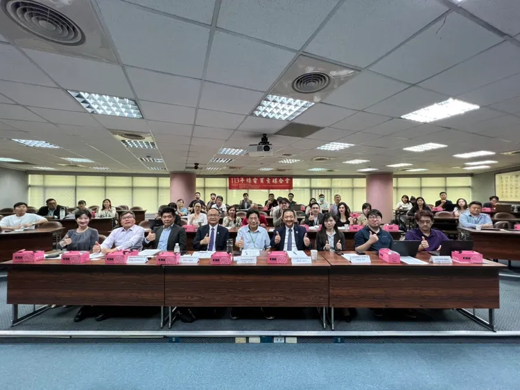 中華民國再生能源商業同業公會積極促成綠電買賣媒合平台。中華民國再生能源商業同業公會提供