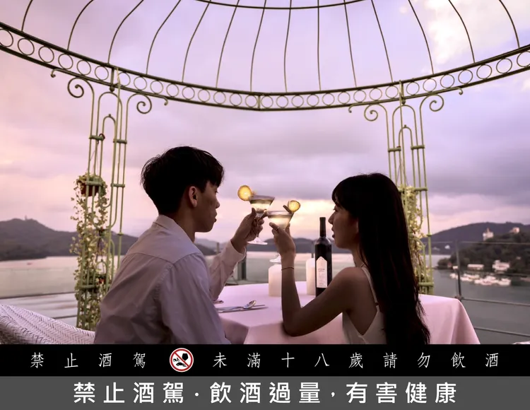 雲品溫泉酒店雲月舫以花語與花色為靈感打造奢華玫瑰臻饌情人節西式套餐，價格為每人2980元+10%。業者提供