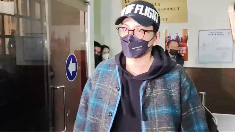 王大陸交保並離開新北地檢。張欽攝