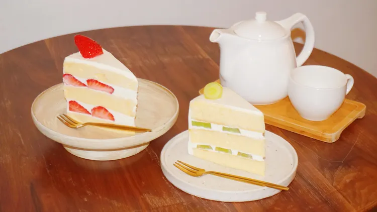 市府串聯多家餐廳、甜點店及咖啡廳等特色好店，只要憑商圈夜市優惠券消費，便能享受更多加碼優惠。經發局提供