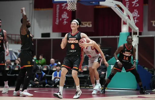 獵鷹1節就搞定鋼鐵人 李允傑職籃首度得分全隊歡聲雷動