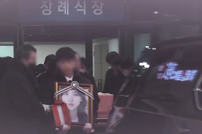 金賽綸告別式現場哀戚。翻攝韓聯社