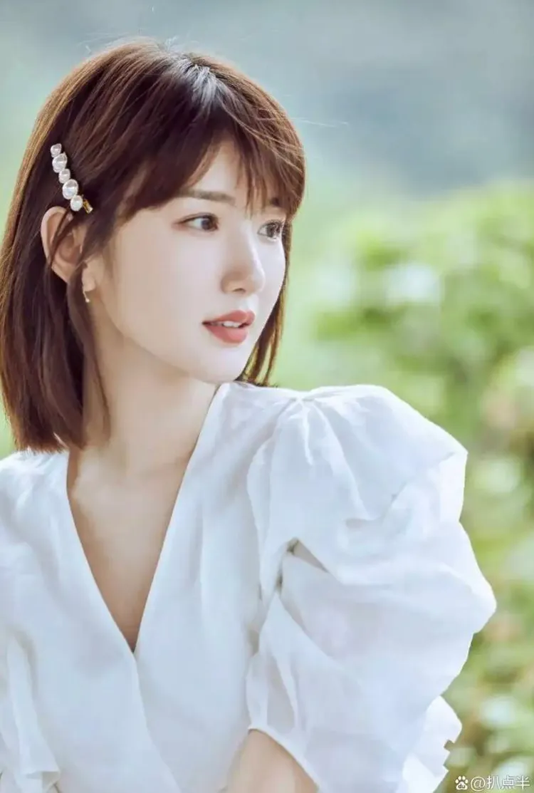 毛曉彤憑《三十而已》獲獎，才真的擠進一線演員行列。翻攝自微博