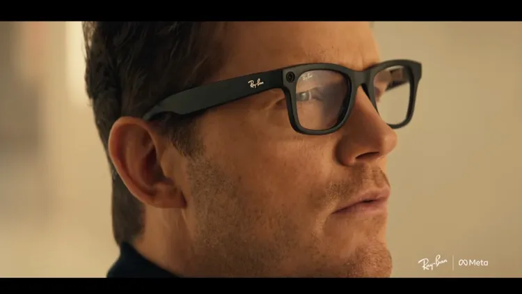 Meta計畫於2027年推出第一款消費者AR眼鏡，進一步拓展市場版圖。翻攝Ray-Ban Meta Big Game | Art Collection YouTube
