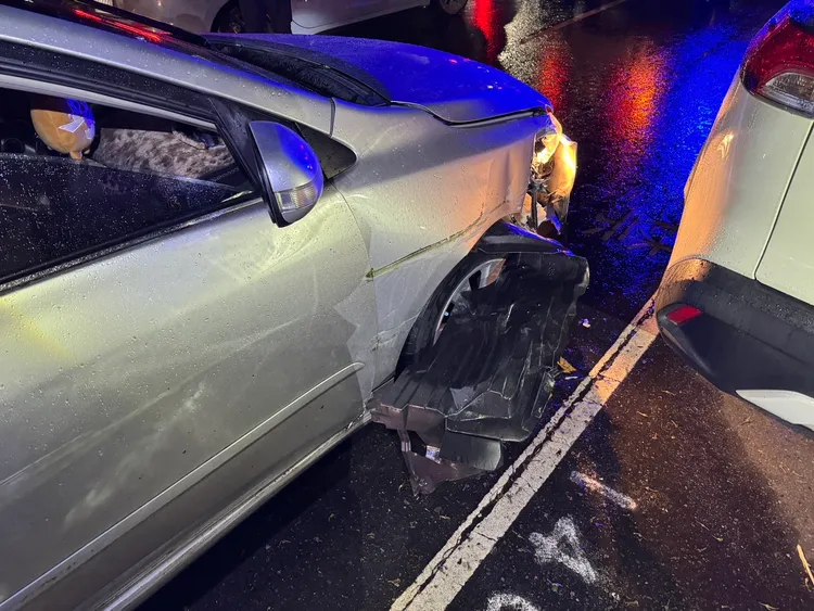 肇事車輛身上有明顯撞擊痕跡。警方提供