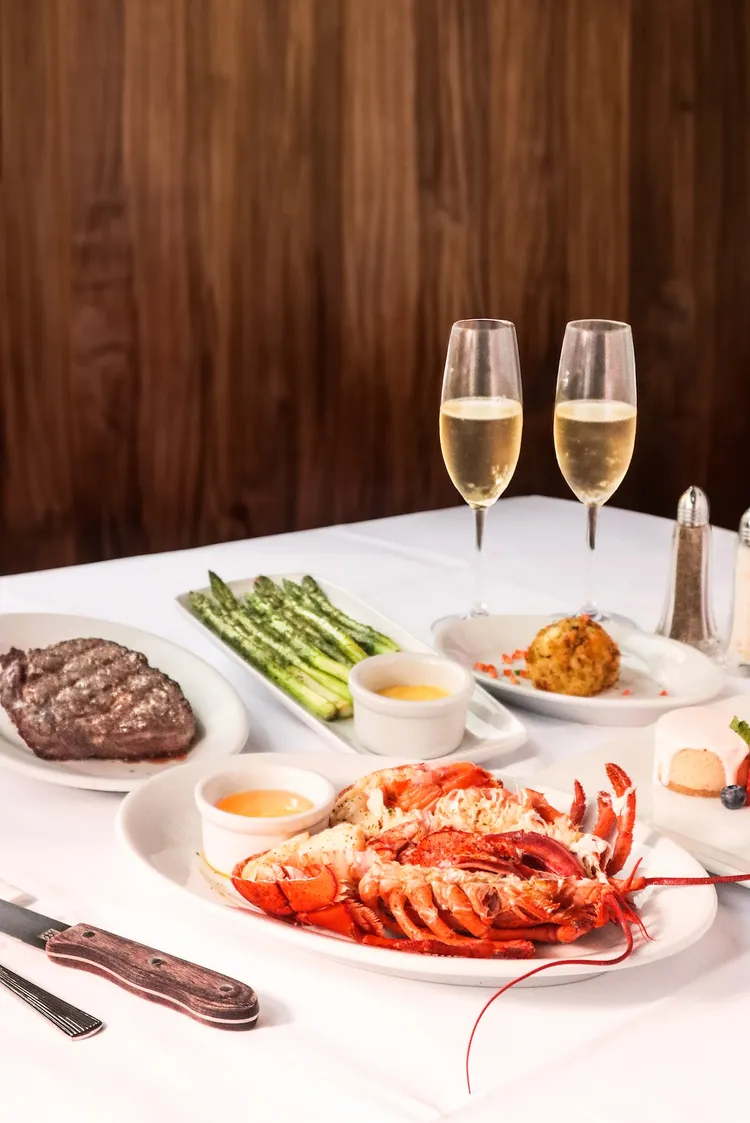 茹絲葵經典牛排館推出西洋情人節限定菜單。業者提供