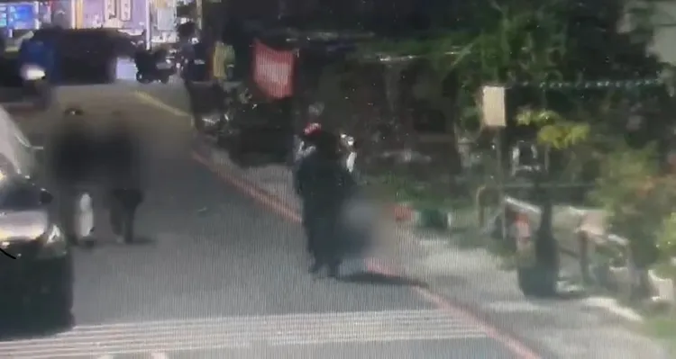 張男1月17日動手殺害張婦後，身影出現在路口監視器。民眾提供