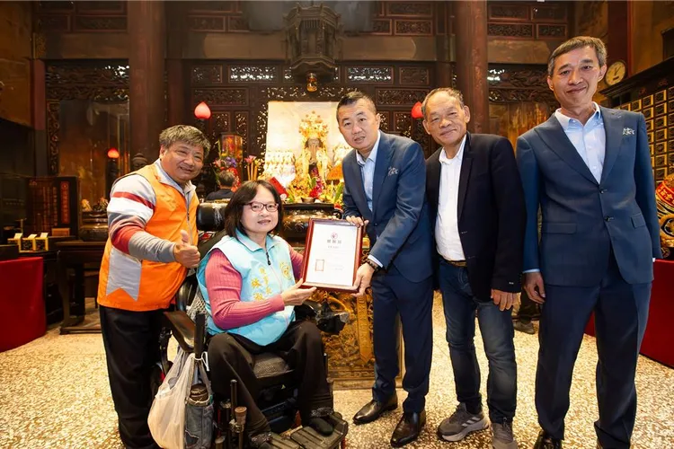 武德宮每年捐款給公益團體，還發送愛心便當給若是民眾，累積超過12萬份。武德宮提供