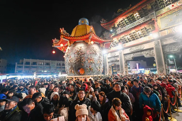北港武德宮建廟不滿50年，已有一批虔誠信眾，大年初四迎財神裡外擠得水洩不通。武德宮提供