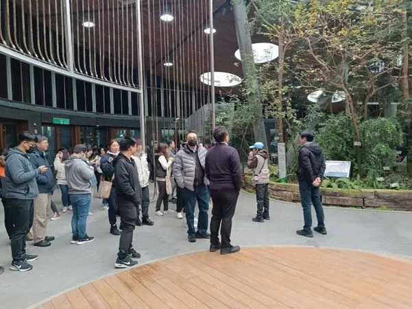 台北典藏植物園提供志工導覽服務。北市工務局提供