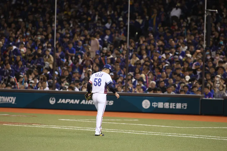 伍祐城昨沒解決任何打者就退場。  彭欣偉攝