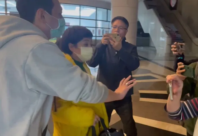 易淑寛被帶到桃檢複訊。張沛森攝