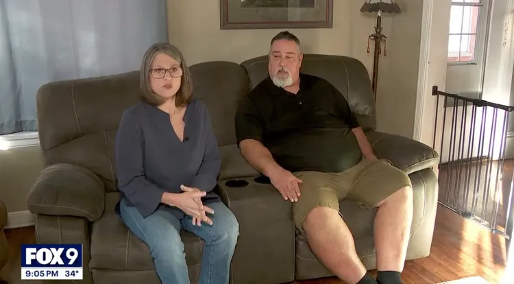 來自明尼蘇達州的卡麥隆（右）與女友一同受訪。翻攝Fox 9