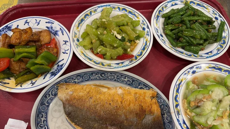 避開多油或裹粉的菜色，才能更健康。壹蘋新聞網攝