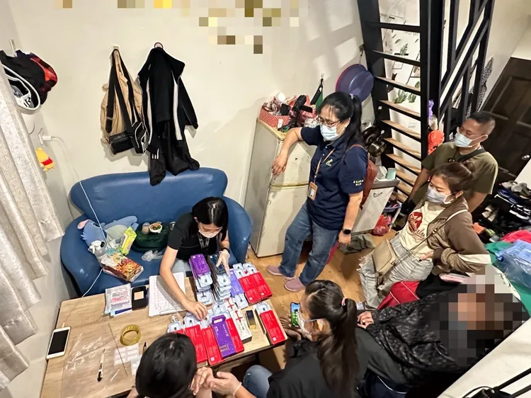 專勤隊查扣近300件醫療相關證物，市價達新臺幣數十萬元。翻攝畫面