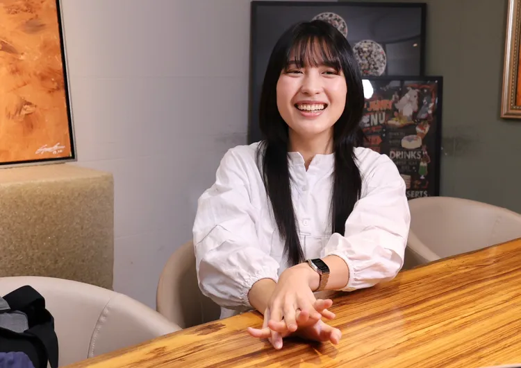 楊宜蓉靠著愛哼唱及無師自通自學音樂。莊宗達攝