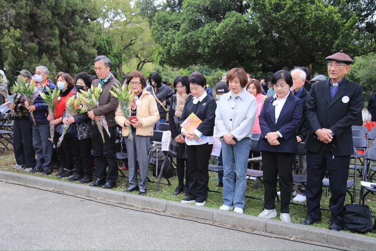 盧秀燕與立委何欣純、楊瓊瓔等人共同追思228受難者。市府提供