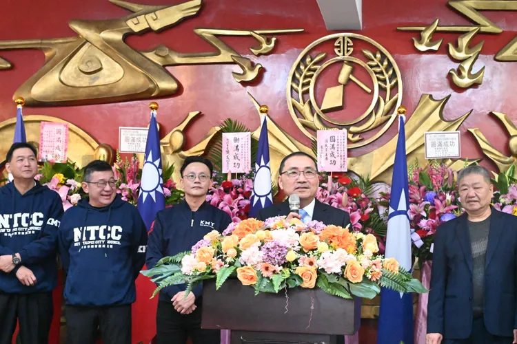 侯友宜今（21）日率市府團隊出席新北市議會國民黨團幹部就職典禮，盼府會和諧，共同加速新北發展。市府提供