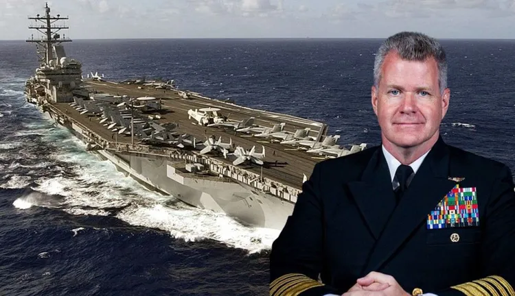 美軍印太司令部司令帕帕羅上將。合成畫面。背景為雷根號航空母艦。美聯社資料照片