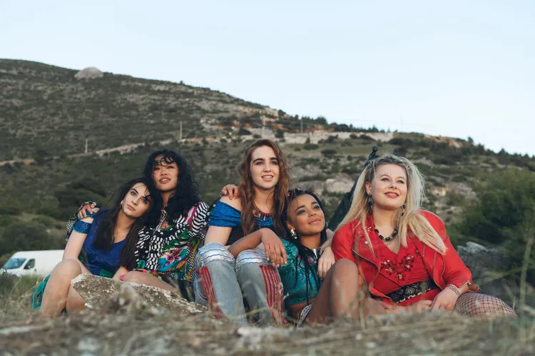 《青春來接招》從五位少女粉絲互動情誼開始故事。台北双喜電影提供