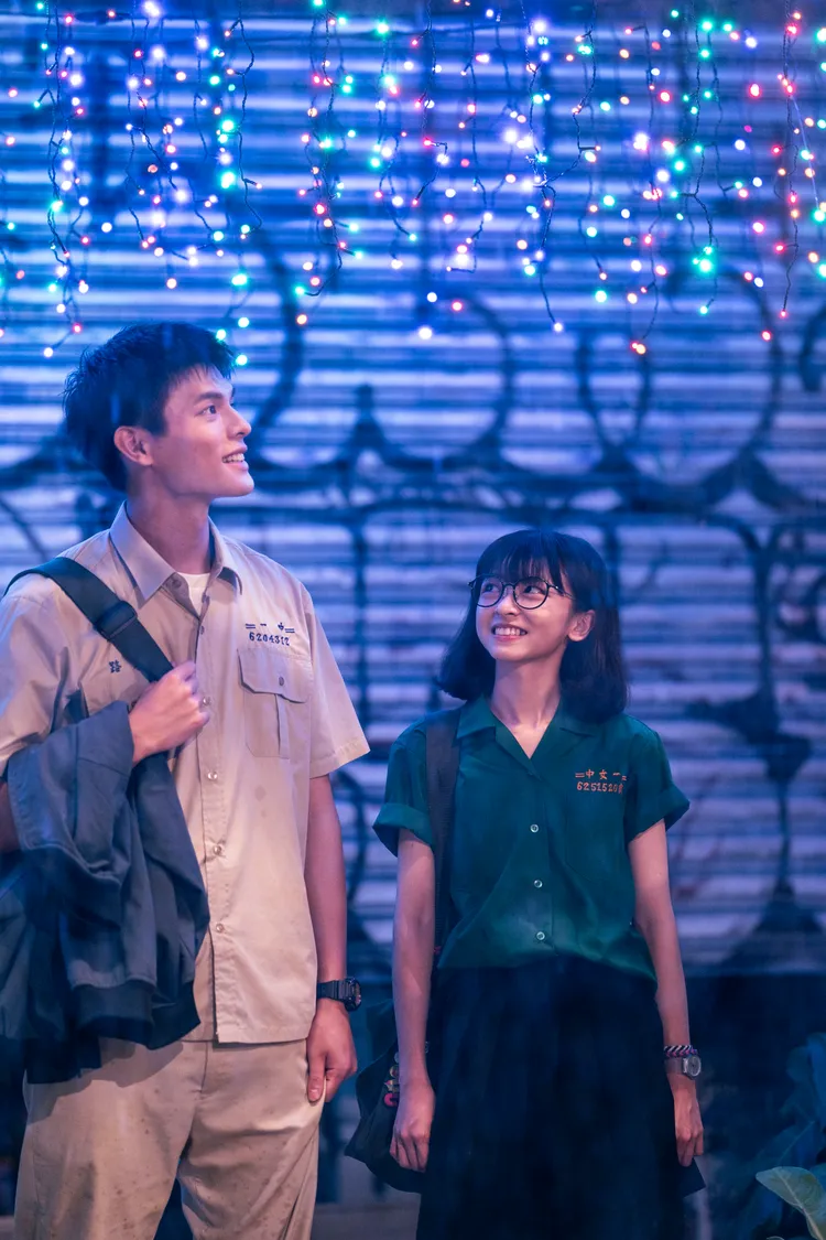 告五人獻唱《夜校女生》主題曲， MV正式上架。興揚電影提供