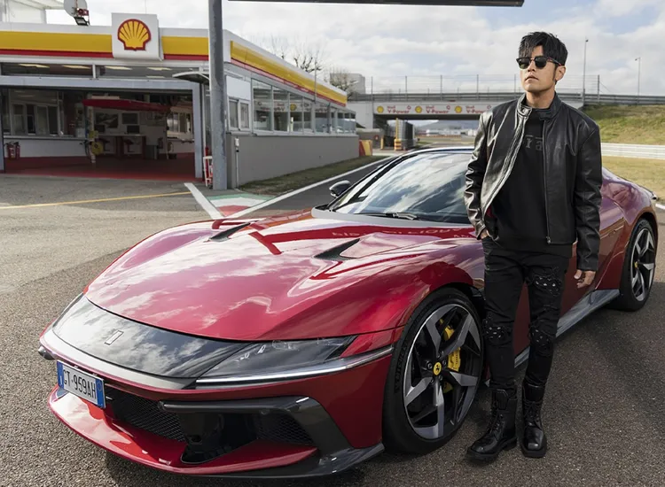 周杰倫舉手投足都是焦點。翻攝周杰倫IG