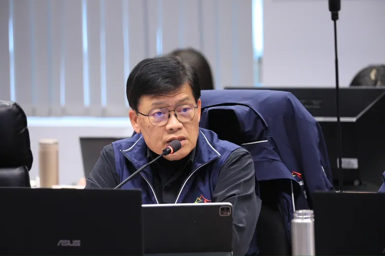 台中市衛生局長曾梓展說，昨天1天全台中共打了約1萬劑公費流感疫苗。市府提供