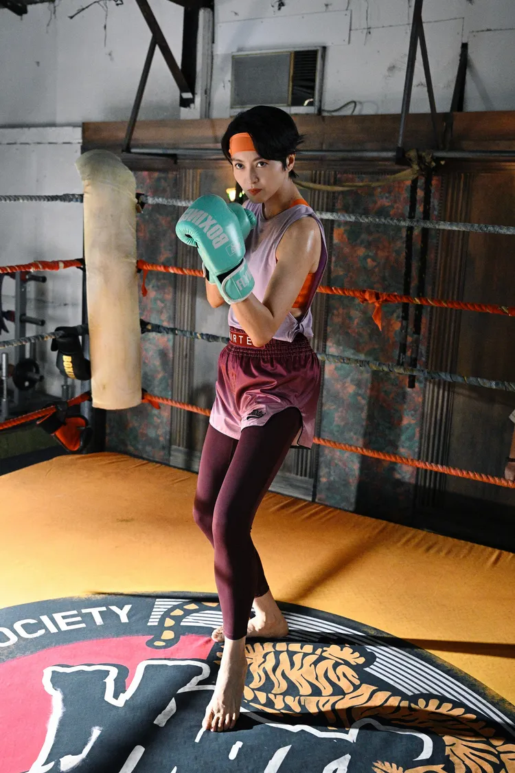 梁詠琪要打人還要被打。華映提供