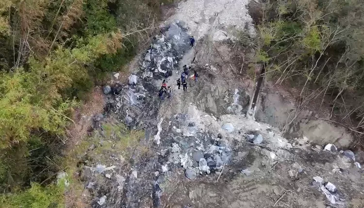 馬頭山遭不法集團棄置大量廢棄物。橋檢提供