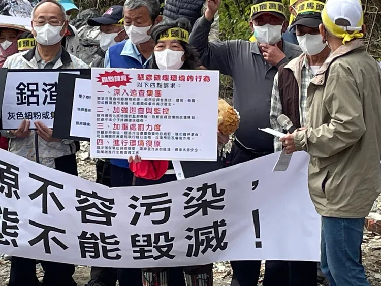 居民不滿聚集馬頭山陳情要求司法單位重視，盼檢調、司法單位嚴辦。翻攝畫面