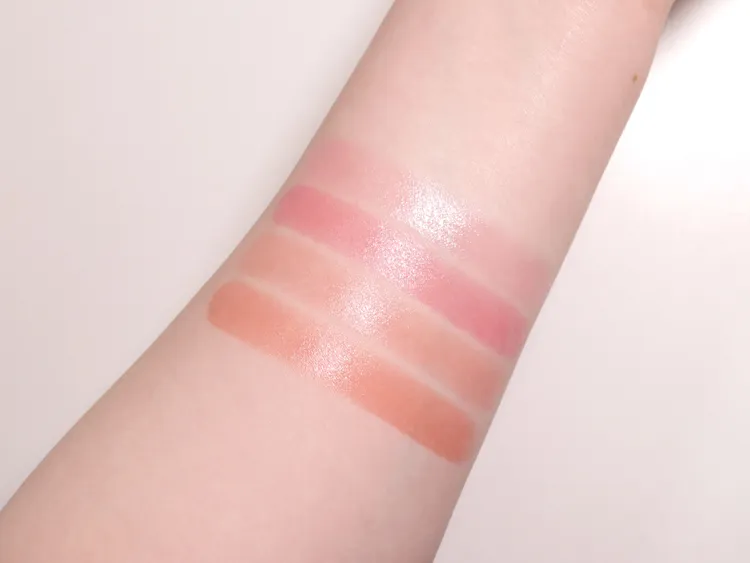 BOBBI BROWN晶鑽極嫩潤色護唇膏（上至下）#櫻花粉、#豆沙粉、#亮玫粉、#橘紅。品牌提供