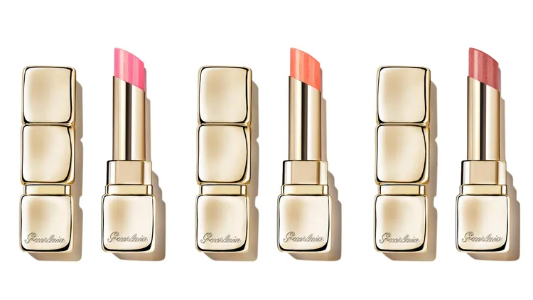 嬌蘭KISSKISS法式之吻波光蜜糖護唇膏（左起）#558、#389、#229，各1450元。品牌提供