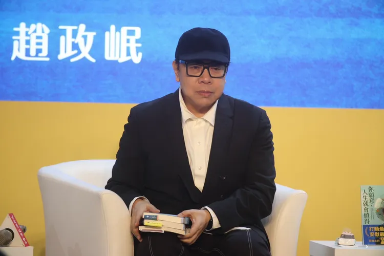 蔡康永今天出席書展，眼眶都是淚水。攝影中心攝