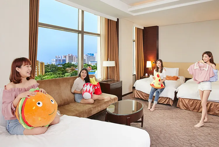 台南遠東香格里拉周年慶住房專案，推薦好友同行，可選擇對號入住優惠專案，只要身分證或護照含7,0,1,4,6任一數字，立即享84折優惠。業者提供