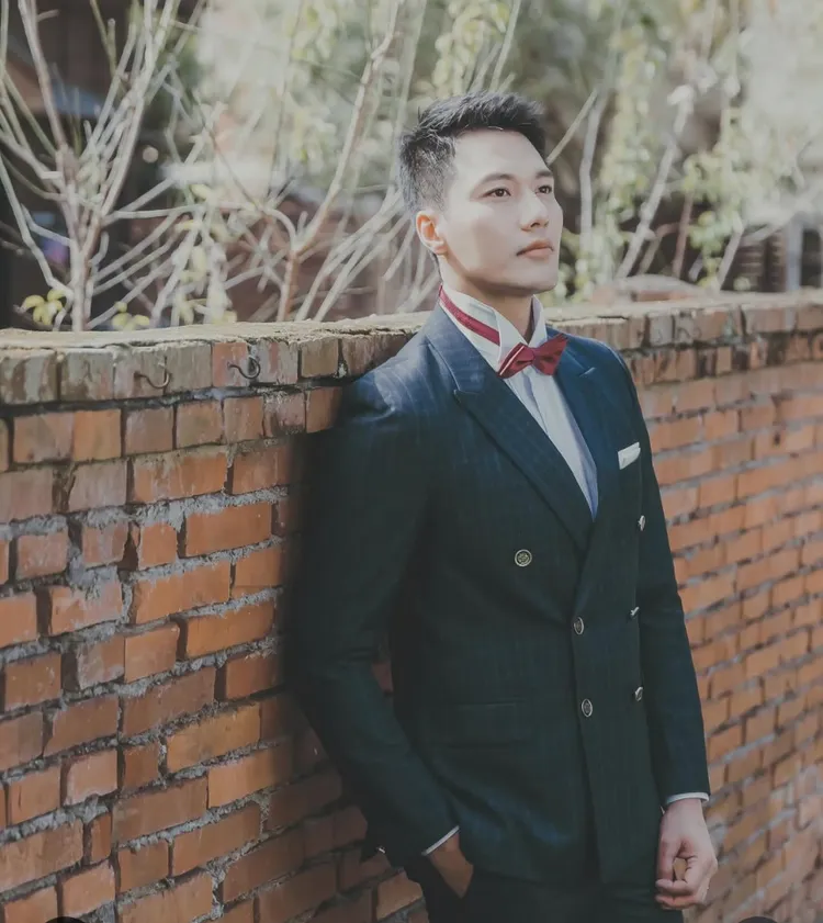 張睿家個人照走紳士風。翻攝自張睿家IG