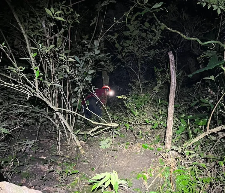 警消搜救。新竹縣消防局提供