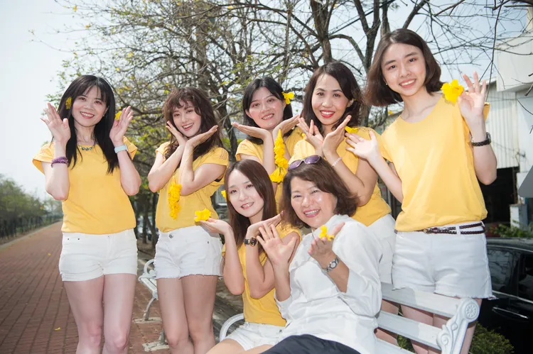 嘉義市長黃敏惠與6位市府同仁組成的「花仙子」團對替活動代言。嘉市府提供