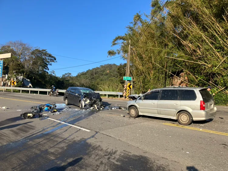 車禍現場。新竹縣消防局提供