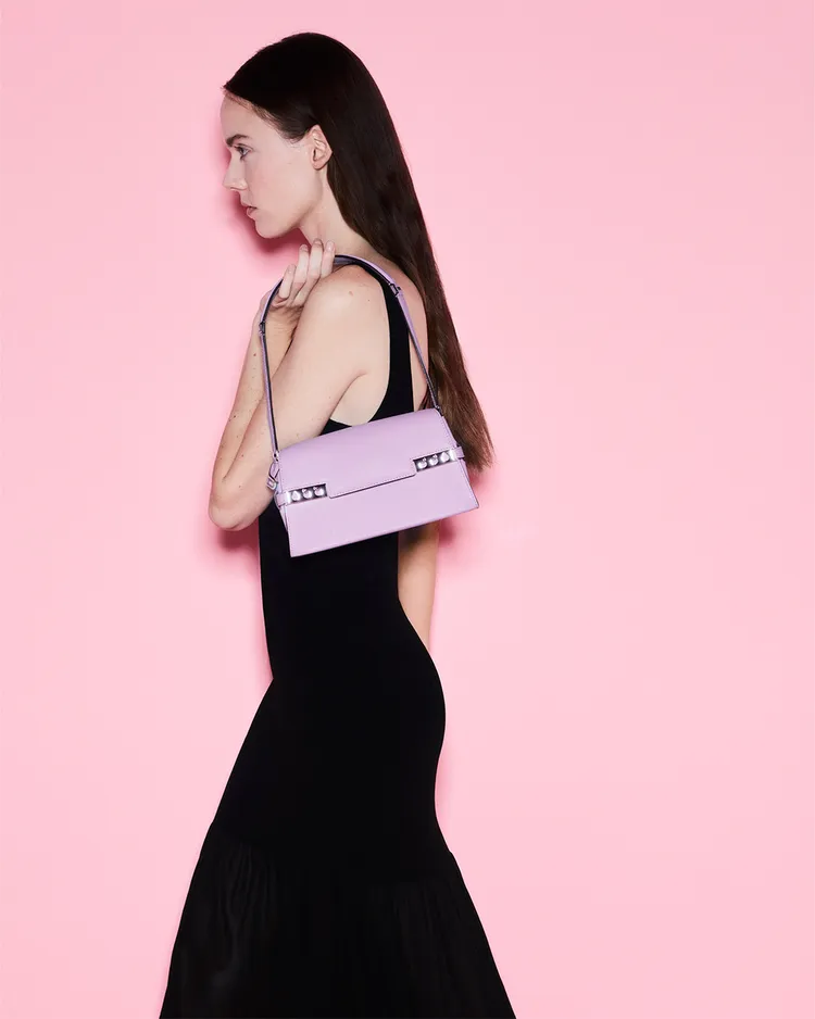 Tempête To Go改以橫向廓形呈現更添休閒氣息。品牌提供