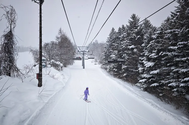 安比高原滑雪場的粉雪質地細緻，被稱為「阿斯匹靈雪」。田欣雲攝影