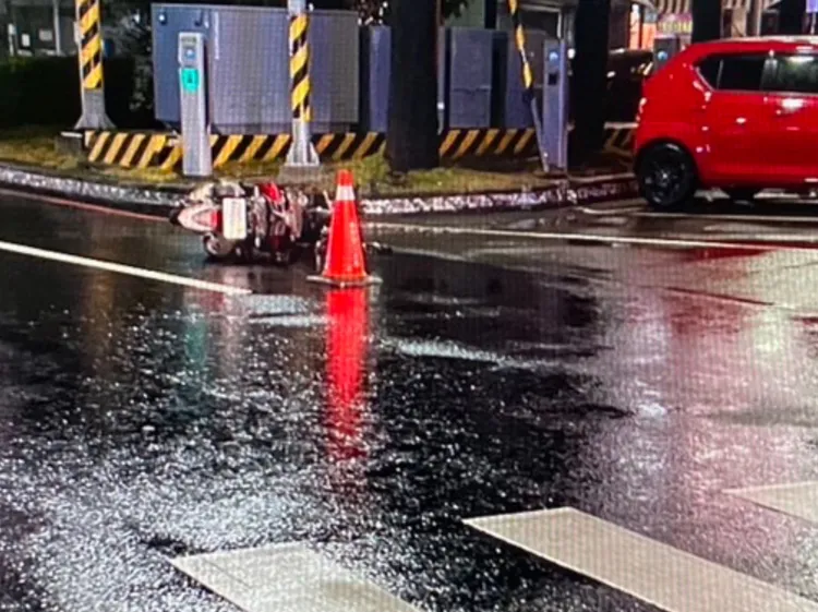 機車騎士肇事挨罰。民眾提供