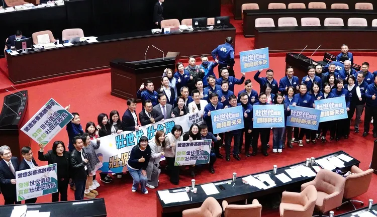 立法院院會審議「壯世代政策與產業發展促進法草案」。莊宗達攝