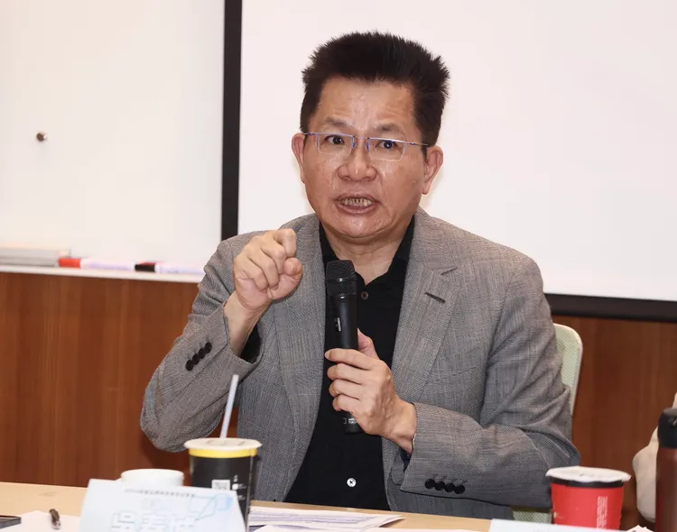 民眾黨立委吳春城。彭欣偉攝