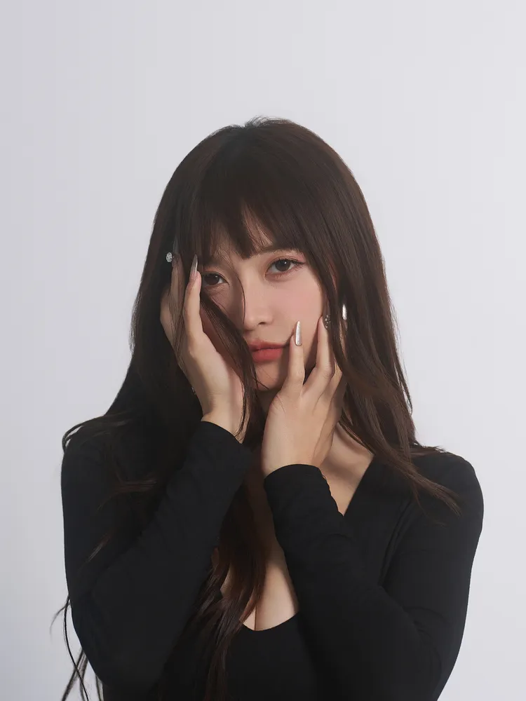 祈錦鈅舉手投足流露自信美。Ryan Studio提供