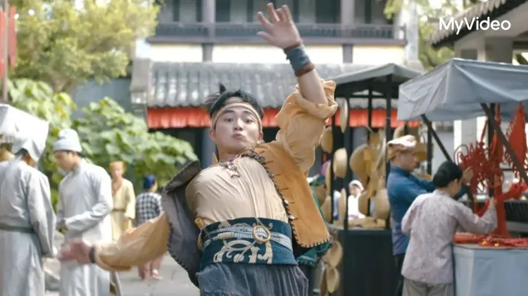 周嘉洛在戲裡操肌狂奔。台灣大哥大MyVideo提供